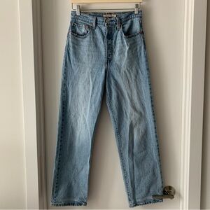 Levi’s Medium Wash Ribcage Straight Ankle